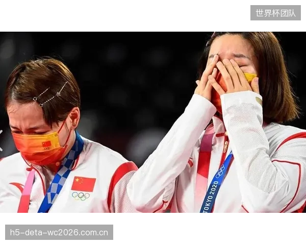 “凡尘”组合通过高强度多拍对抗，艰难战胜韩国女双强档。