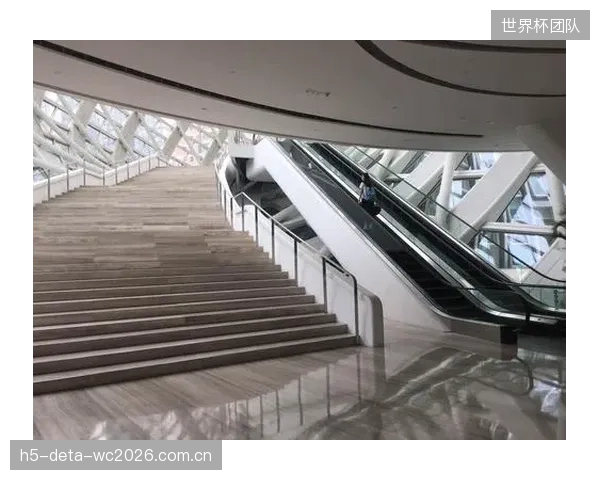 交付即巅峰的陷阱：体育中心在建设阶段热衷部署先进的数据分流系统，但在长期运维阶段因缺乏预算而陷入瘫痪